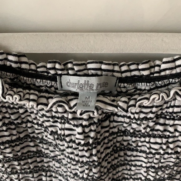 Striped off-shoulder crop top - Picture 4 of 5